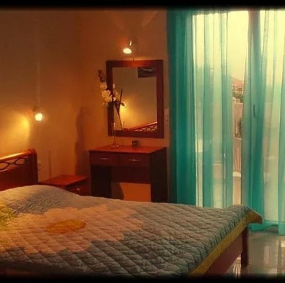 Golden Sun Apartment Ровиес Екстериор снимка