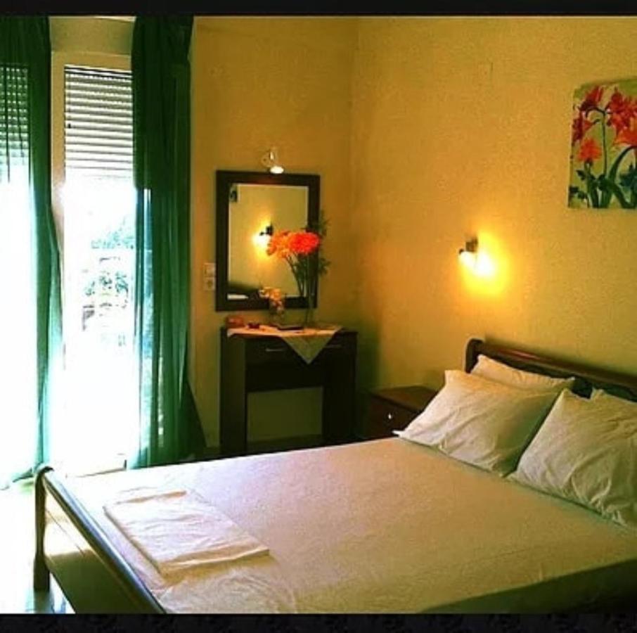 Golden Sun Apartment Ровиес Екстериор снимка