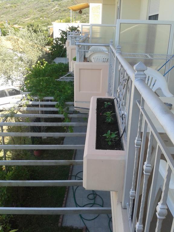 Golden Sun Apartment Ровиес Екстериор снимка