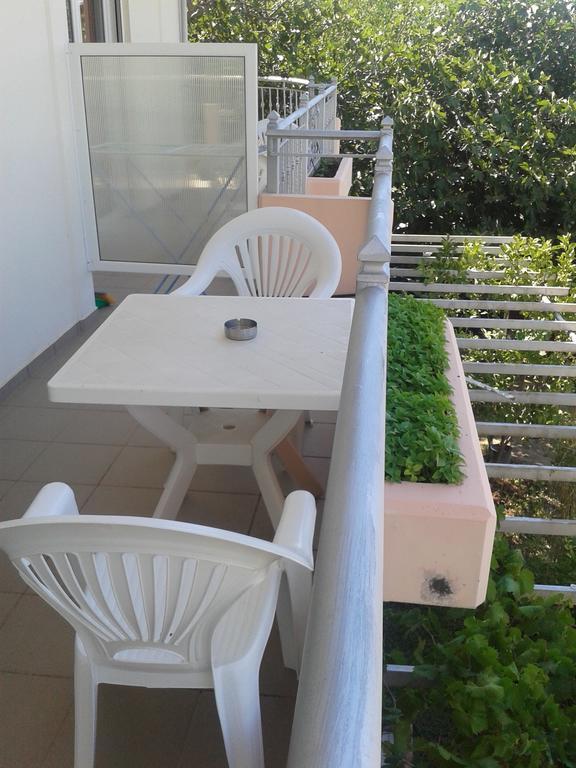 Golden Sun Apartment Ровиес Екстериор снимка