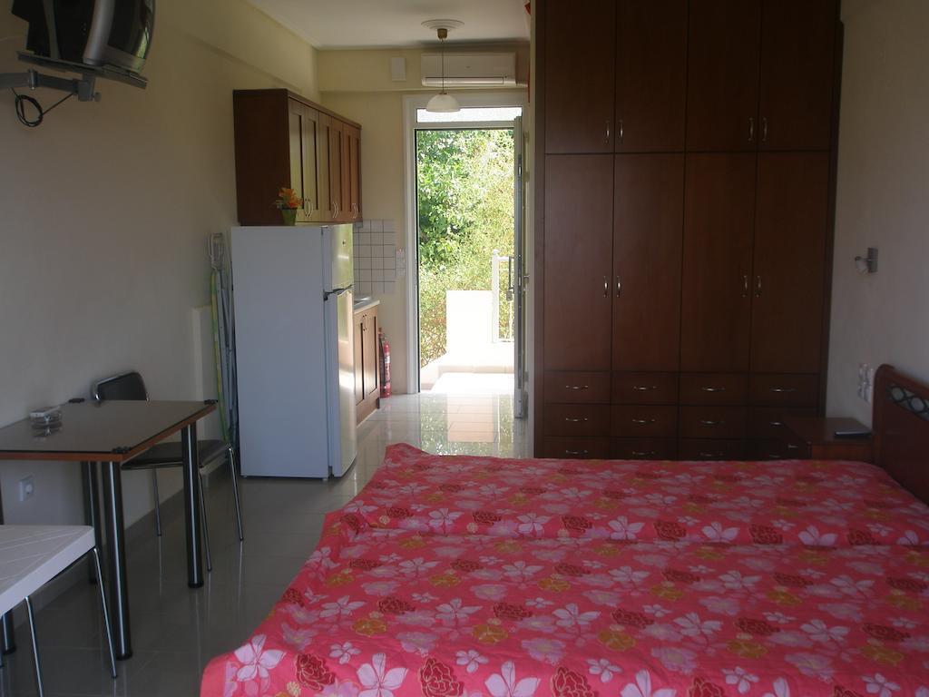 Golden Sun Apartment Ровиес Екстериор снимка
