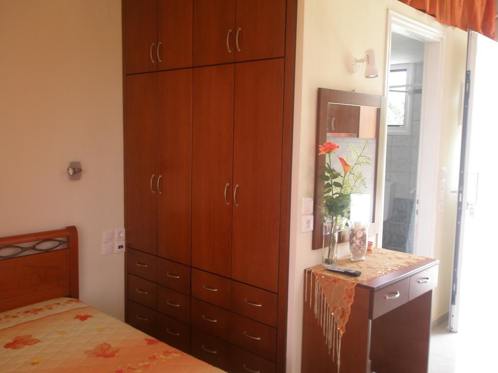 Golden Sun Apartment Ровиес Екстериор снимка