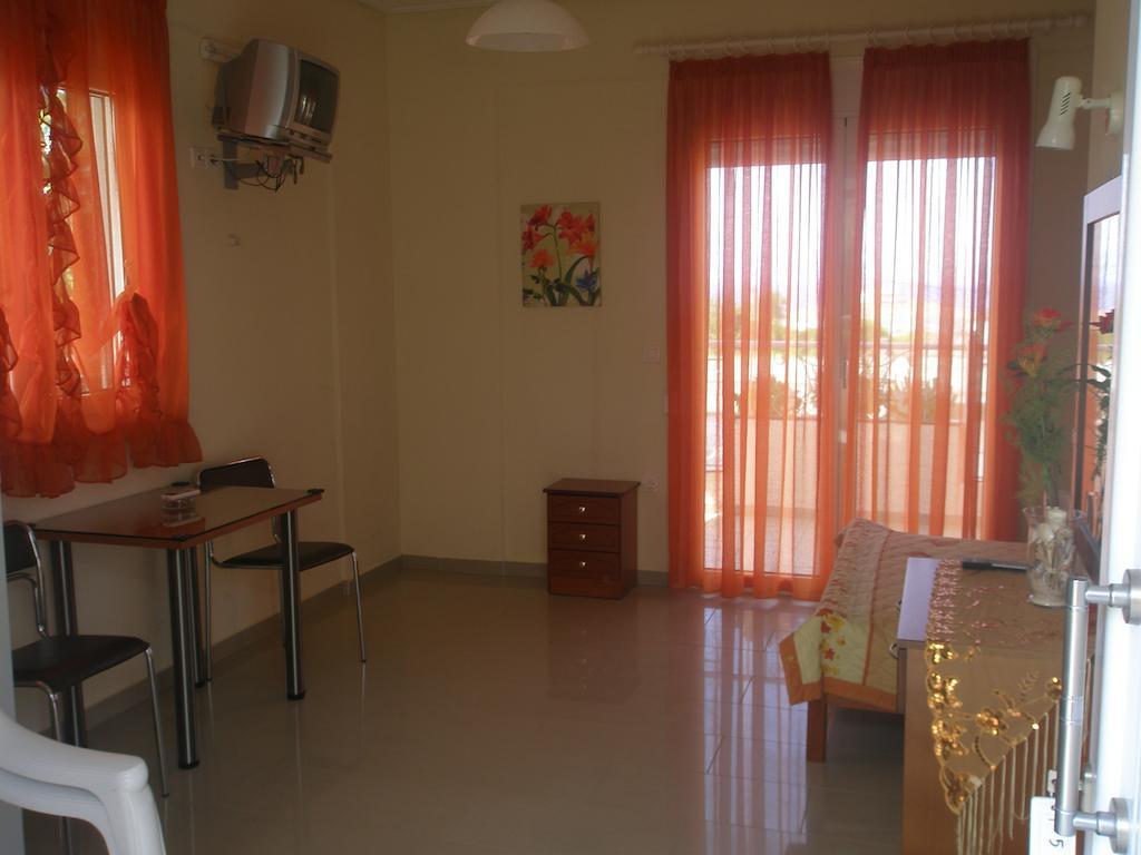Golden Sun Apartment Ровиес Екстериор снимка