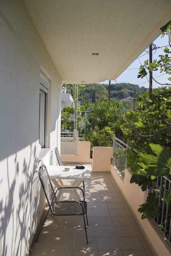 Golden Sun Apartment Ровиес Екстериор снимка