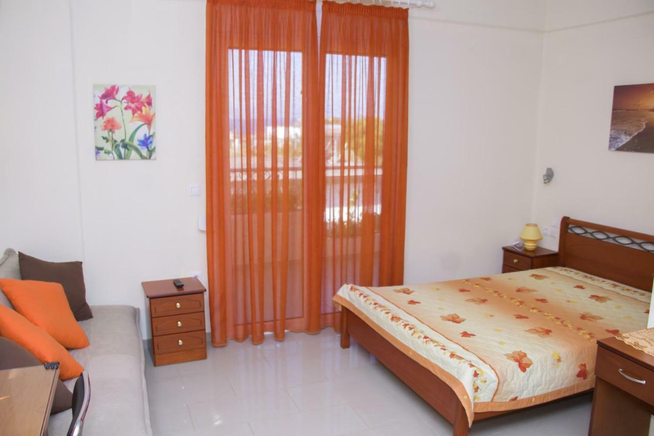 Golden Sun Apartment Ровиес Екстериор снимка